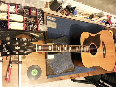 שחזור וסט-אפ לגיטרה אקוסטית גיבסון שנת 1971 בשווי 4500 דולר