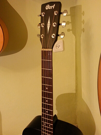 תיקון גיטרה שבורה ל3 חלקים -לאחר טיפול