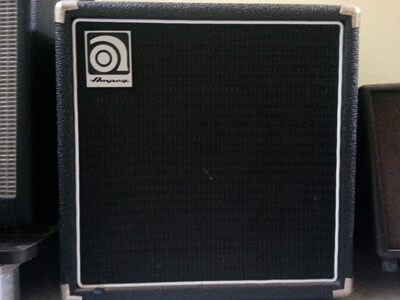 מגבר אמפג בס בסטודיו