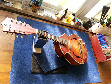 סט-אפ למנדולינה בת 74 שנים