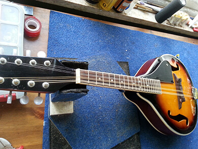 סט-אפ למנדולינה מבית Fender